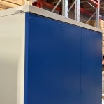 ISO TERÄSKAAPPI 4:llä hyllyllä 1950x1100x550, Pieni kuljetusvaurio!