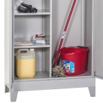 Siivouskaappi 2:lla ovella 1900x900x500 RAL 7035 säätöjalat 115 mm CLICK