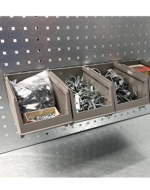 Laatikkokisko reikälevyyn 555 mm + 4 ottolaatikkoa 250x148x130mm harmaa