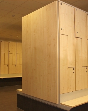 Laminoitu Z-ovien pari huonekalulevystä 300 mm